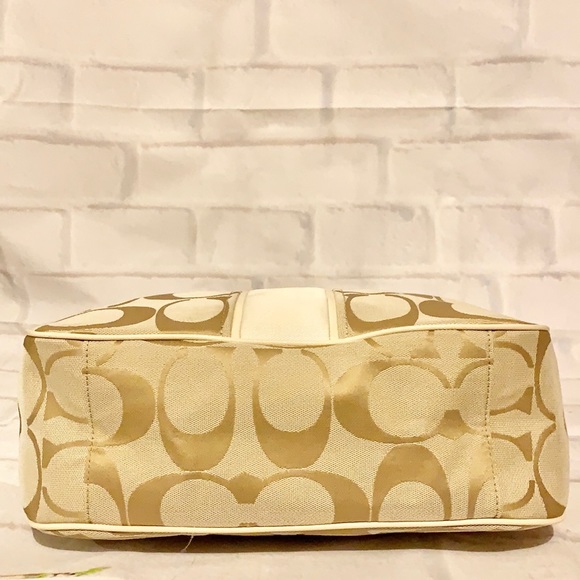 🌸 COACH F21873 🌸 LIGHT KHAKI WHITE SIGNATURE LOGO CONVERTIBLE HOBO MSRP $388 - Picture 6 of 8